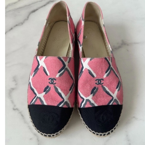 AUTHENTIC CHANEL Showroom Pink Black Captoe Flats Espadrilles, Size 38 - Picture 1 of 8